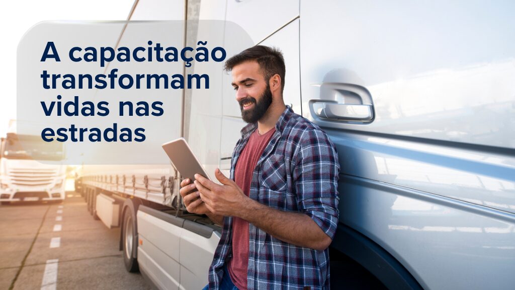 Homem encostado em um caminhão utilizando soluções de capacitação, digitalização e gamificação. Com um balão de mensagem dizendo: "A Capacitação transforma vidas nas estradas".